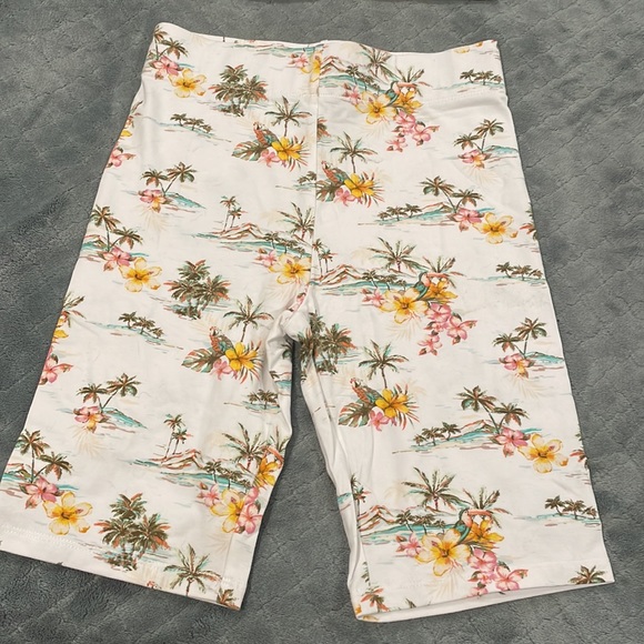 Sweat suit shorts a crop top - Picture 2 of 5